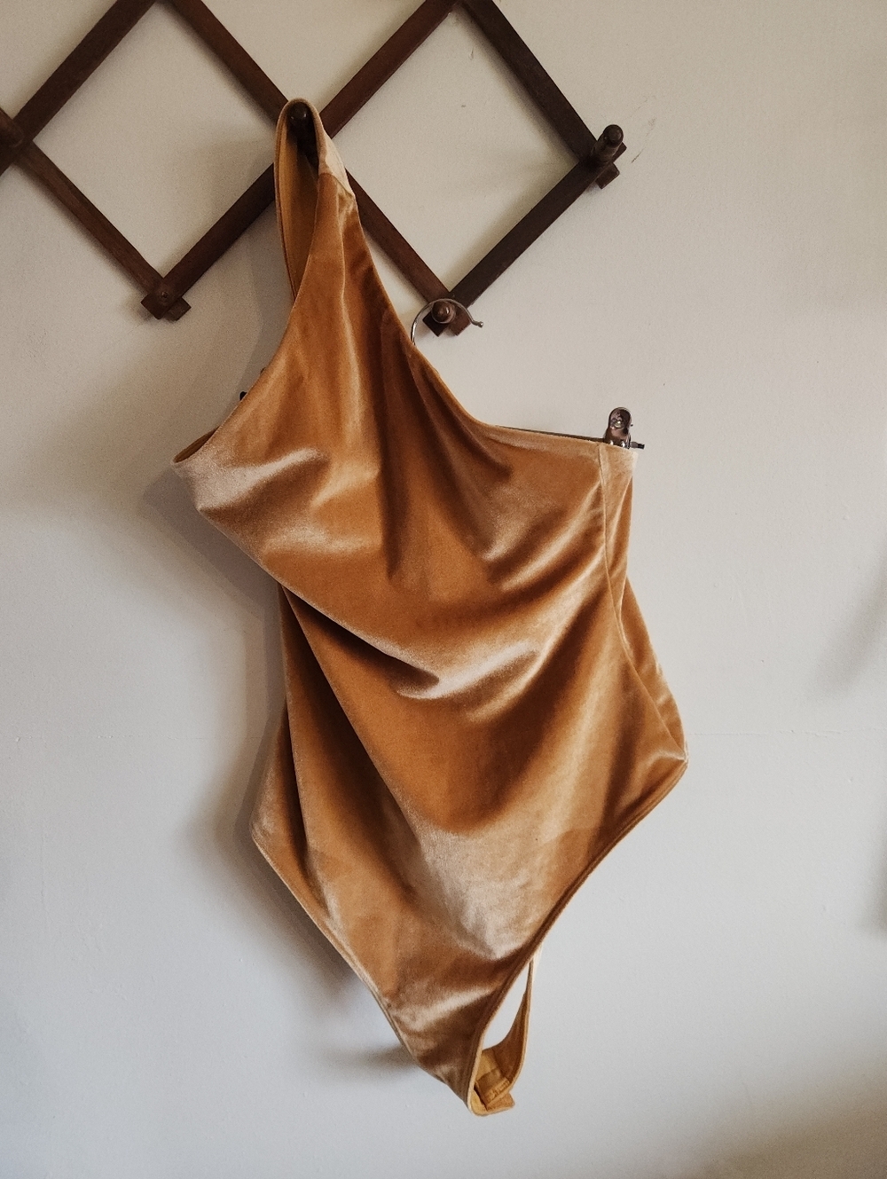 NWT Fabletics Gigi Velour Velvet One-Shoulder Bodysuit Warm Camel Large